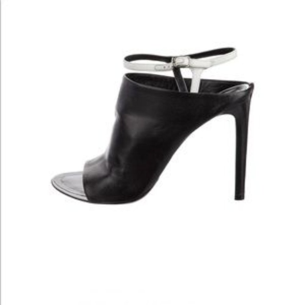 NWOT BALENCIAGA Black & White Leather Glove Sandals 38.5